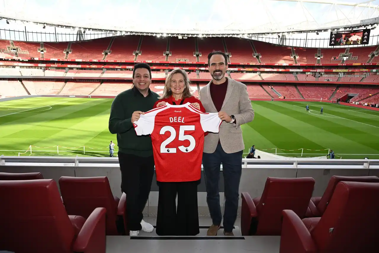 【Deel Inc.】 Deel、「アーセナルFC」と複数年のグローバルパートナーシップを締結