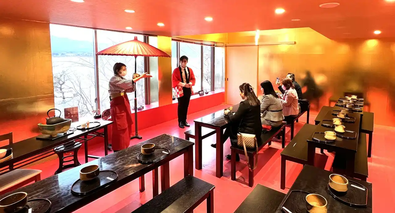 【株式会社ALEXANDER&SUN】 日本文化を五感で味わう特別なひととき／免税店で抹茶づくり体験