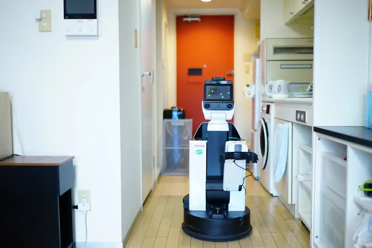 AIRoA、日本科学未来館で来館者参加型の家庭用サービスロボット実証実験を開始