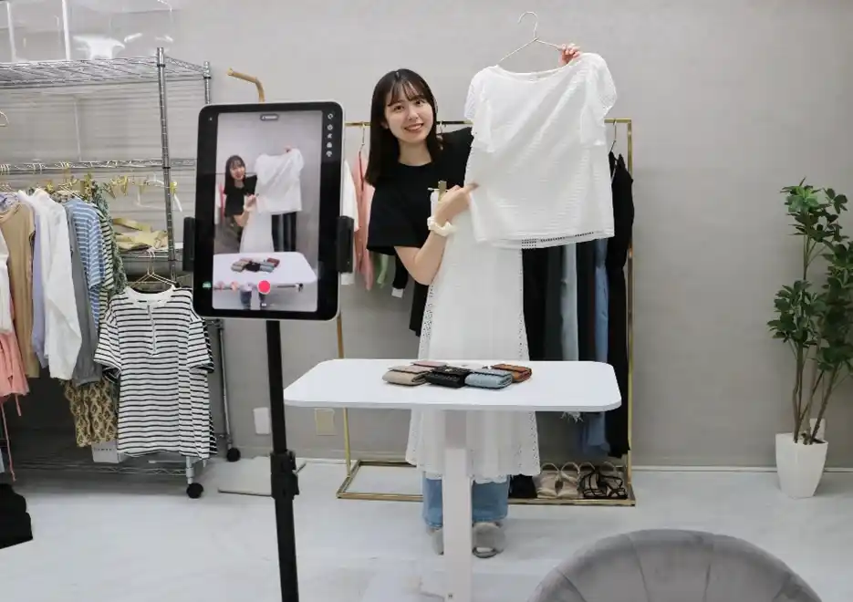 ライブコマース強化に向け、ライブ配信専用スタジオ新設～平日朝・夜に開催！社員による配信が好評～
