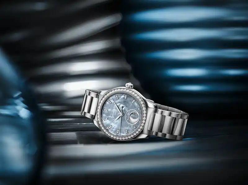 グラスヒュッテ・オリジナル、「スカイライン ブルー」カラーのセレナーデ・ルナを発表