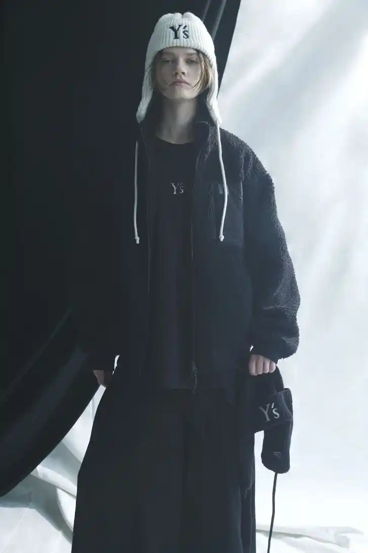 【株式会社ヨウジヤマモト】 Y'sとニューエラによる2025-2026秋冬コレクション