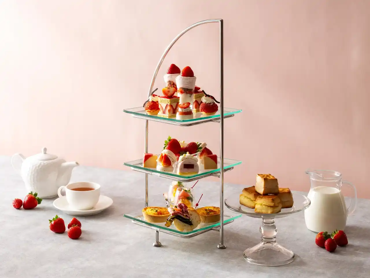 【ヨコハマ グランド インターコンチネンタル ホテル】 愛らしいいちごと濃厚なミルクが奏でる、甘く優しいハーモニー「いちごとミルクのアフタヌーンティー」2026年2月16日より発売