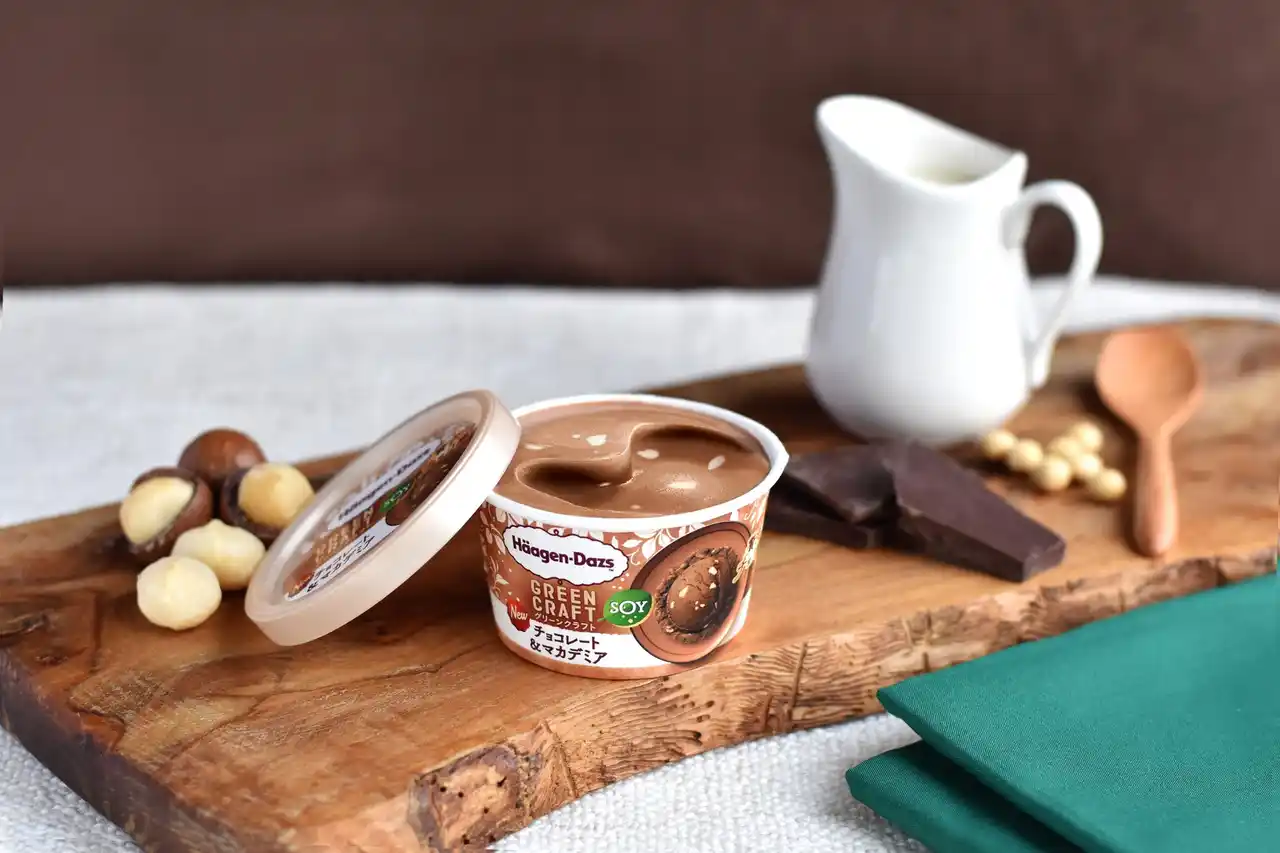 【ハーゲンダッツ ジャパン株式会社】 本当にSOY！？　チョコレートの濃厚な味わいとマカデミアナッツの食感が楽しめるご褒美アイス　GREEN CRAFT ミニカップ『チョコレート＆マカデミア』9月2日(火)より新発売！