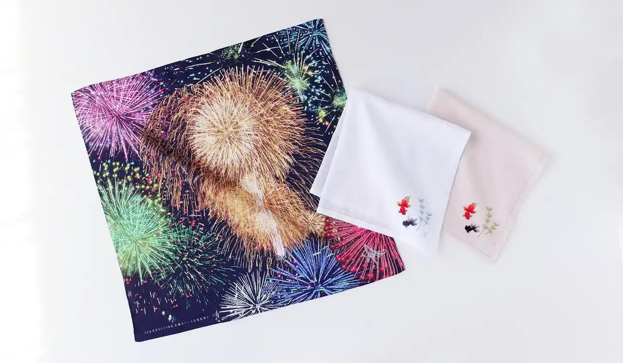 夏のご挨拶や帰省の手土産に夏の情緒をそっと包む。「花火」と「金魚」をモチーフにした新作ハンカチーフが登場！