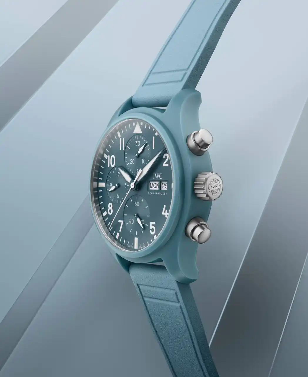 IWCシャフハウゼン、 夏らしいライトブルーで「トップガン」 シリーズのカラーコレクションを拡大