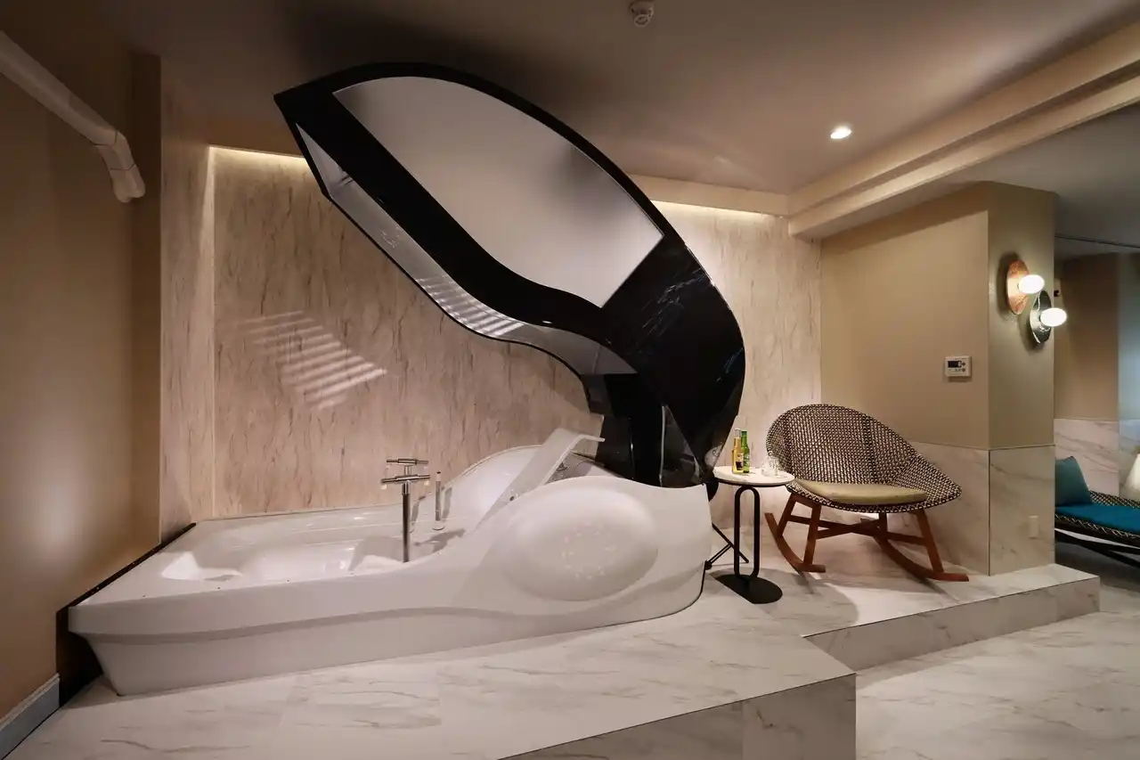 【株式会社リゾートライフ】 大阪・関西万博で話題集めた「人間洗濯機」がミナミのホテルに「道頓堀クリスタルホテルIII」で12月10日より国内最速で稼働開始