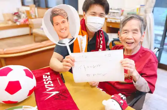 【サントリーウエルネス株式会社】 敬老の日企画「人生の先輩からのエール」を今年も実施